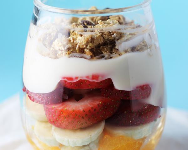 fruit and yogurt breakfast parfait with granola on top