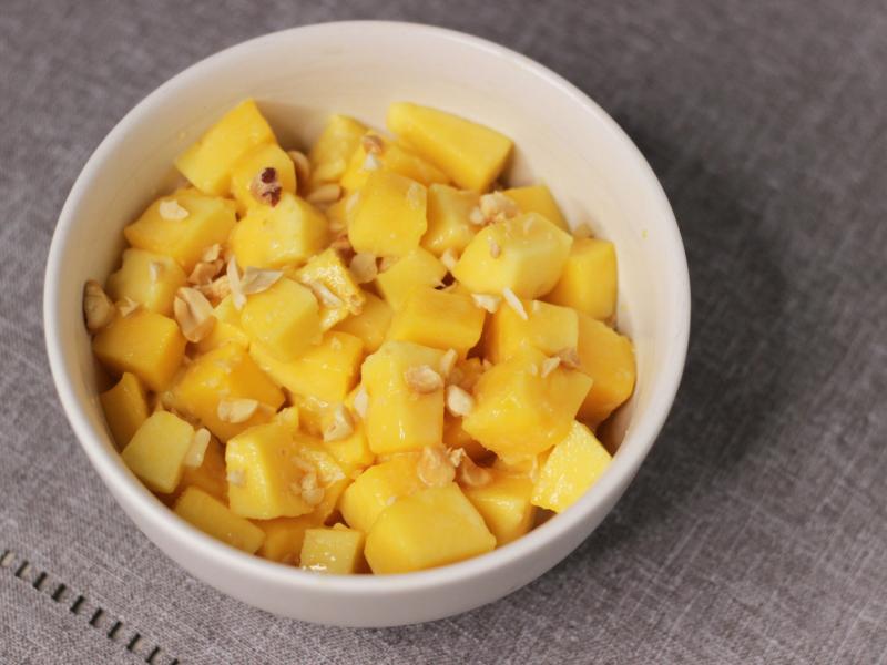 bowl of mango and papaya after chop